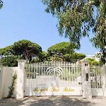 Of 70 M With Shared Pool In Appartamento Hyères