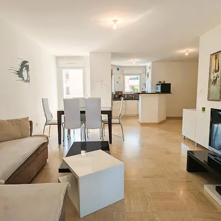 Of 70 M With Shared Pool In Appartamento