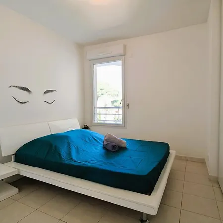 Of 70 M With Shared Pool In Apartament Hyères